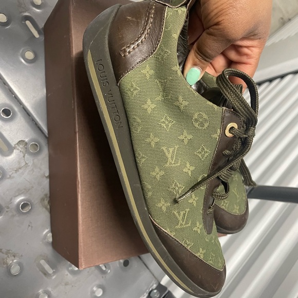 Ladies LV Min Lin sneakers in Green monogram print.have extra shoelace - Picture 5 of 8